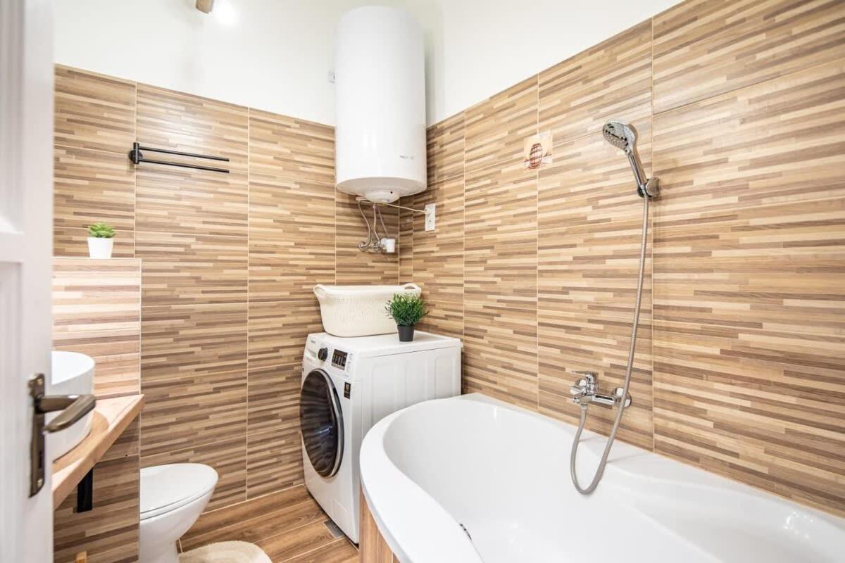 Convenient Apartment At Gastro Driven Location บูดาเปสต์ ภายนอก รูปภาพ